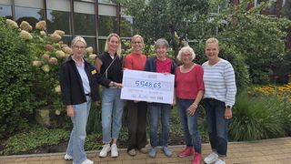 Scheckuebergabe an Hospiz, Leeraner Teetied 2025